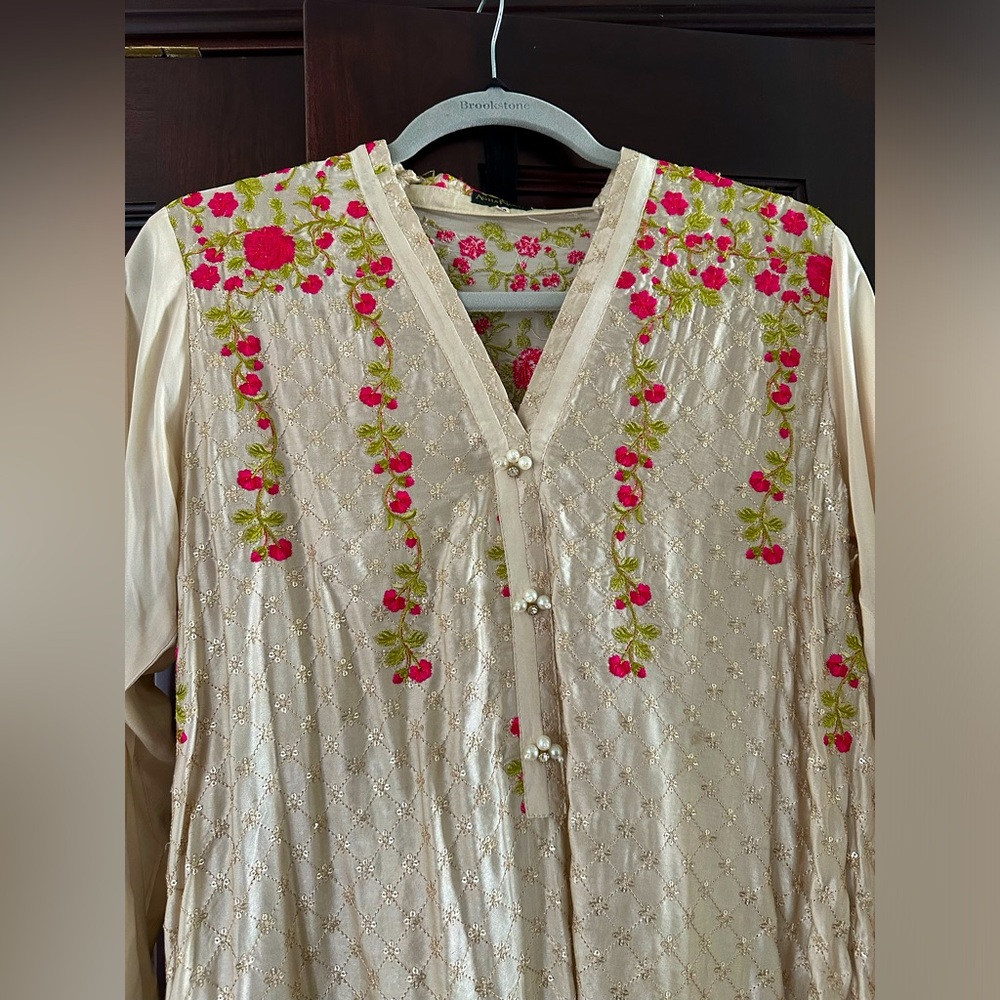 Elegant Cream Women's Kurta with Pink Floral Embroidery - Picture 2 of 4